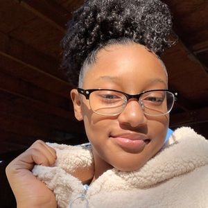 Meet your Posher, Elizabeth